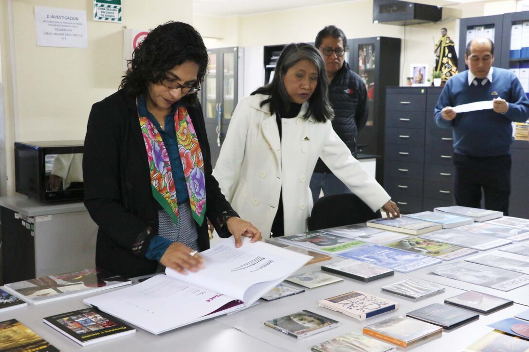 MINISTRA DE CULTURA FIRMÓ CONVENIO CON LA ENSF JOSÉ MARÍA ARGUEDAS